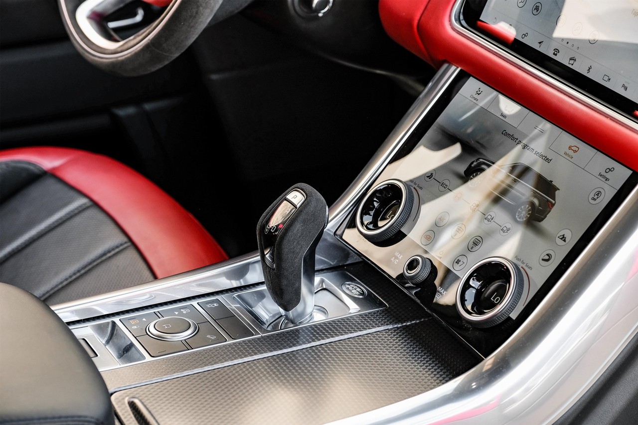 Land Rover Range Rover Sport Vehicle Main Gallery Image 24