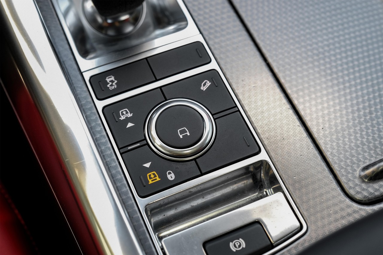 Land Rover Range Rover Sport Vehicle Main Gallery Image 26