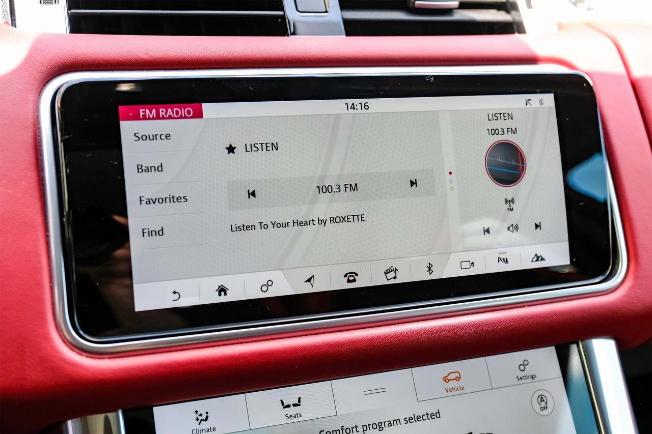 Land Rover Range Rover Sport Vehicle Main Gallery Image 33