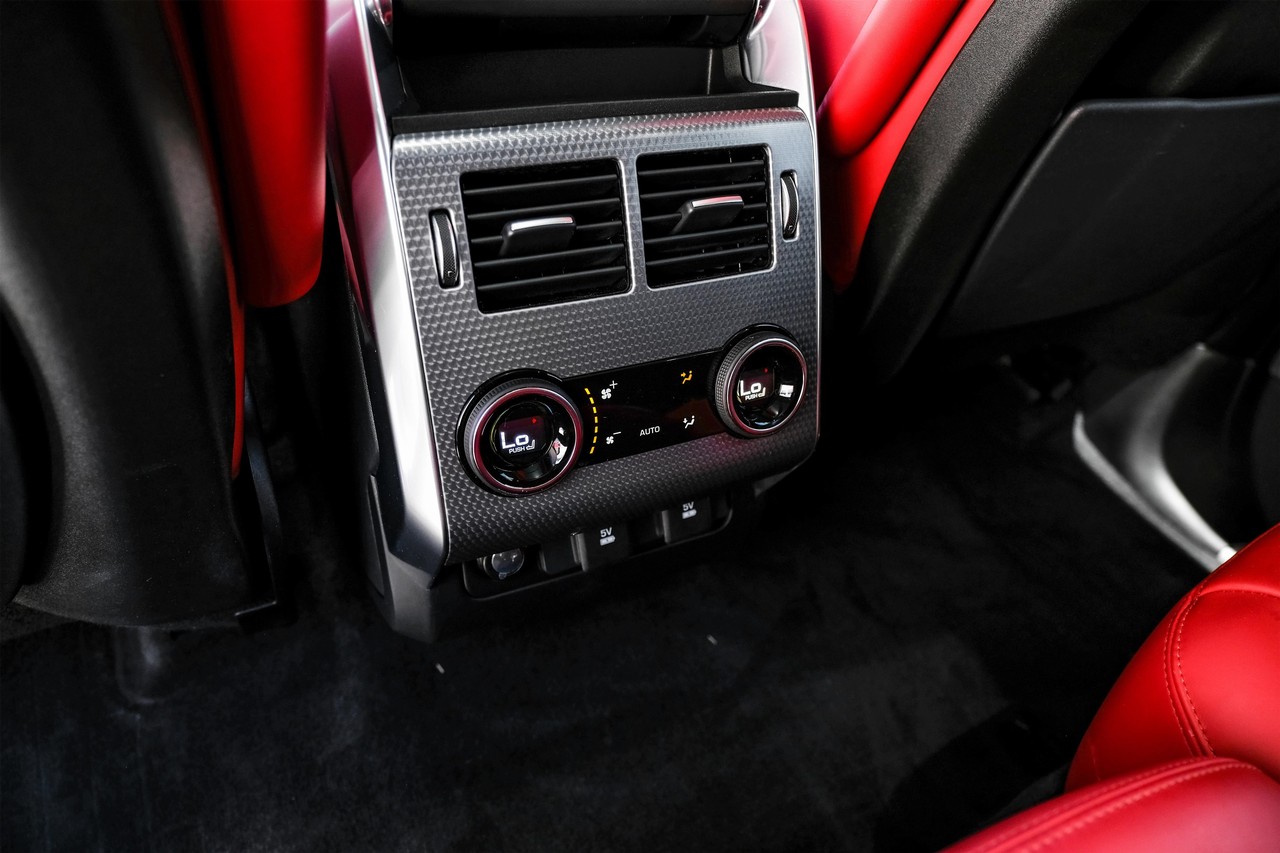 Land Rover Range Rover Sport Vehicle Main Gallery Image 37