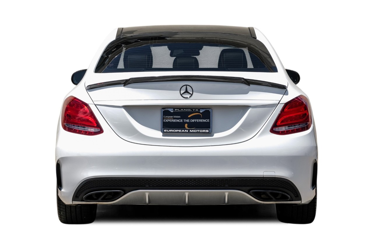 Mercedes-Benz C-Class Vehicle Main Gallery Image 09