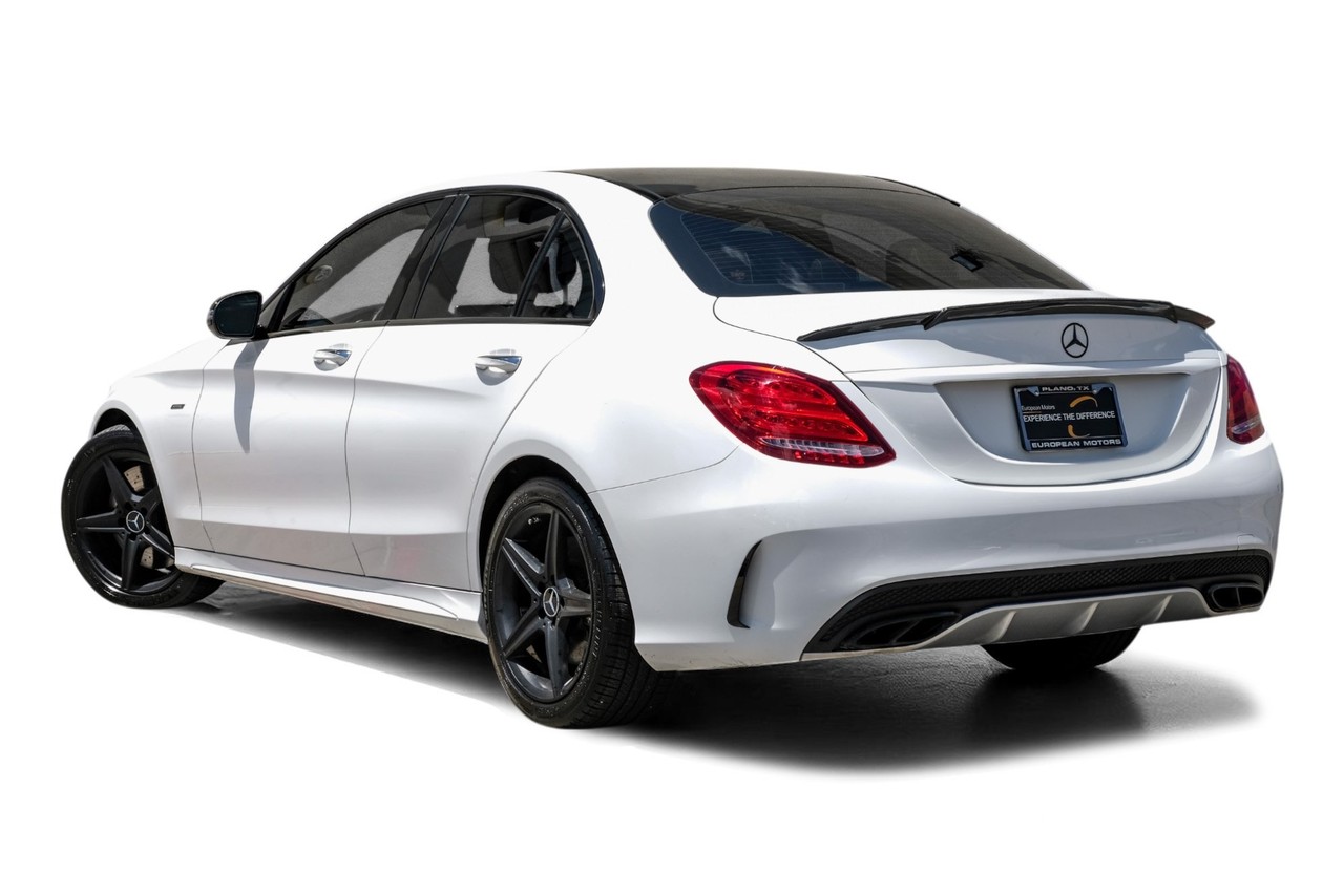 Mercedes-Benz C-Class Vehicle Main Gallery Image 10