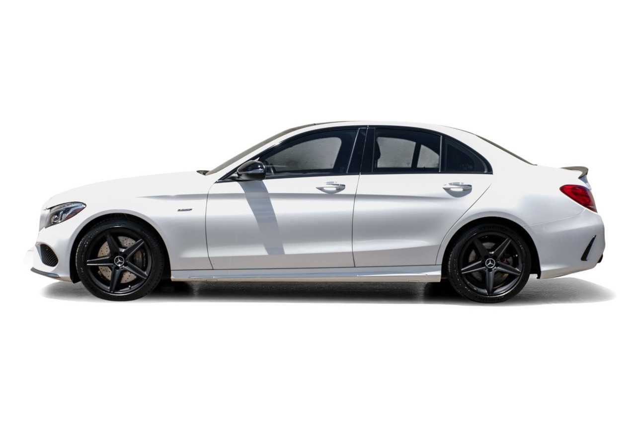 Mercedes-Benz C-Class Vehicle Main Gallery Image 11