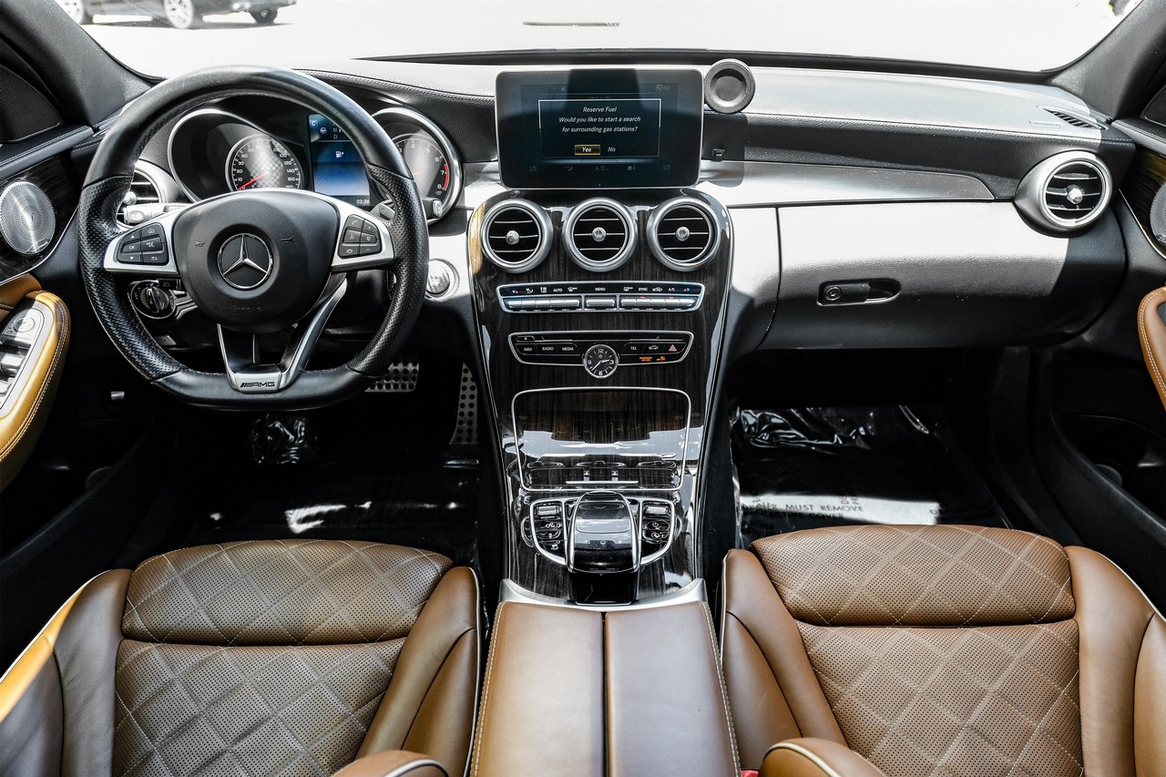 Mercedes-Benz C-Class Vehicle Main Gallery Image 14