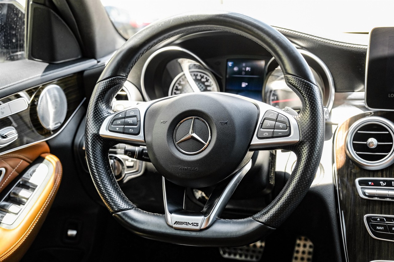 Mercedes-Benz C-Class Vehicle Main Gallery Image 16