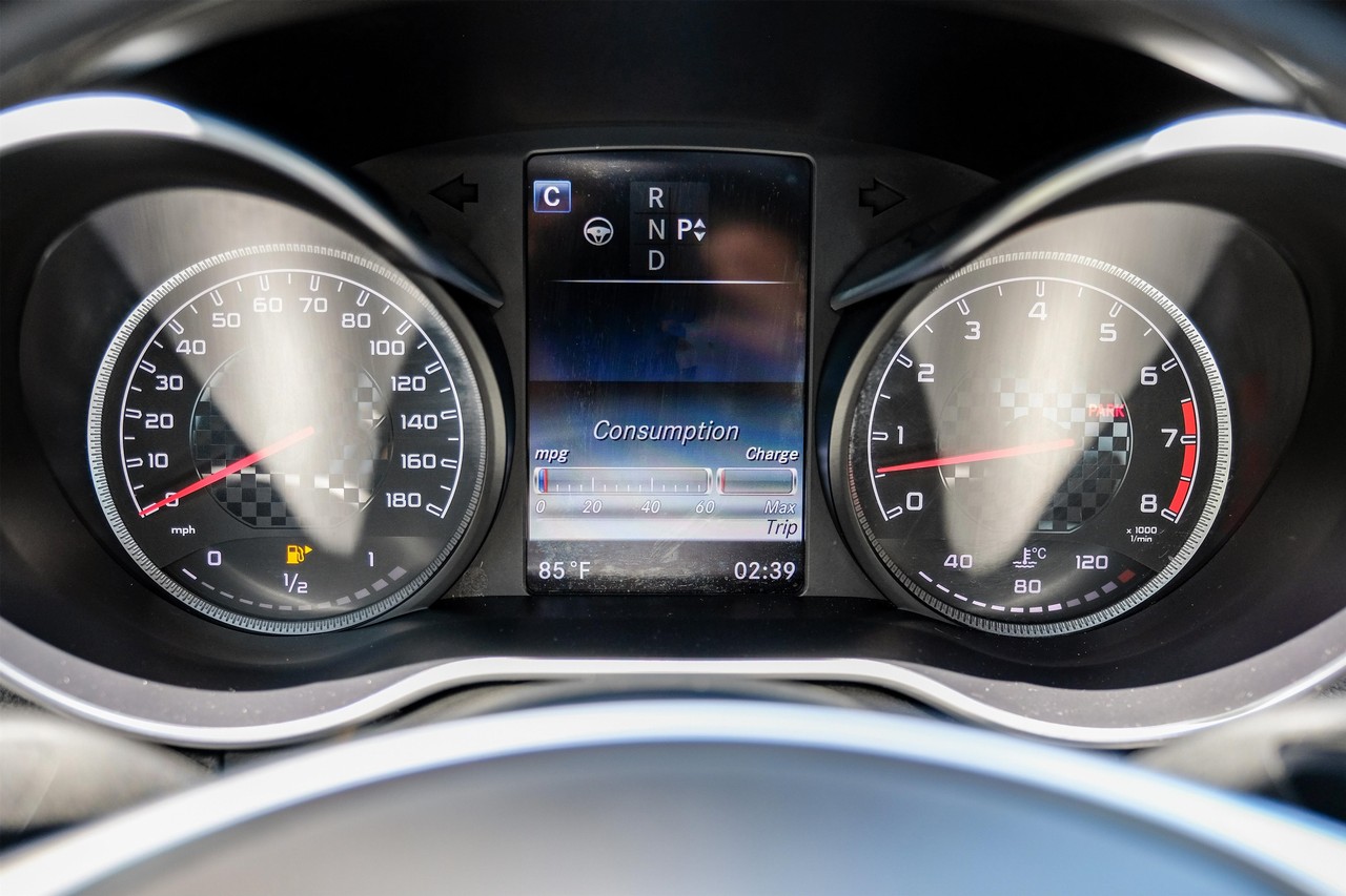 Mercedes-Benz C-Class Vehicle Main Gallery Image 19