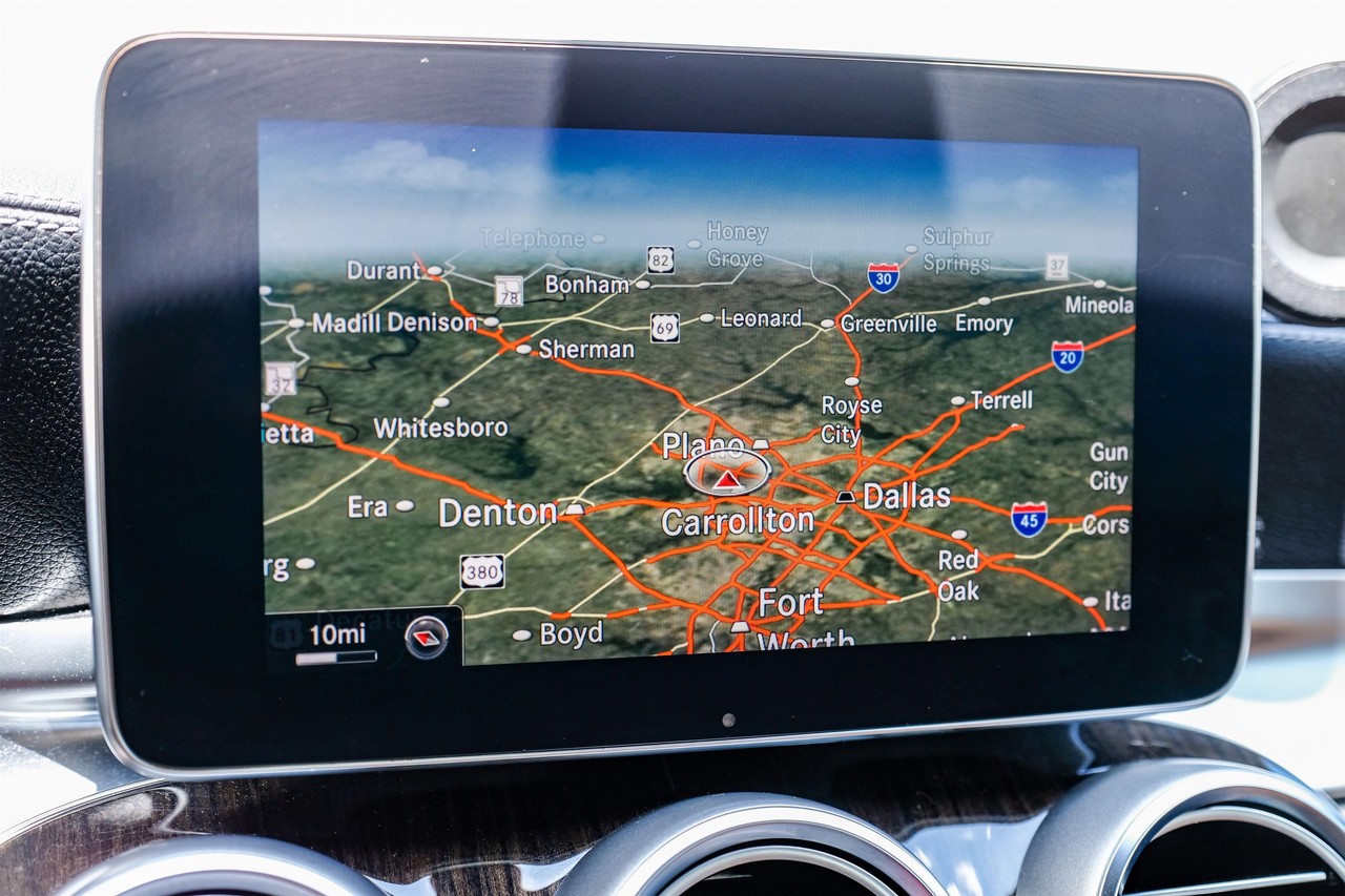 Mercedes-Benz C-Class Vehicle Main Gallery Image 21