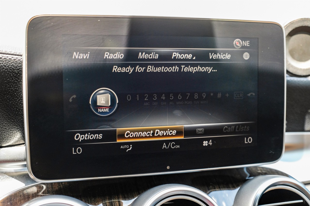 Mercedes-Benz C-Class Vehicle Main Gallery Image 30