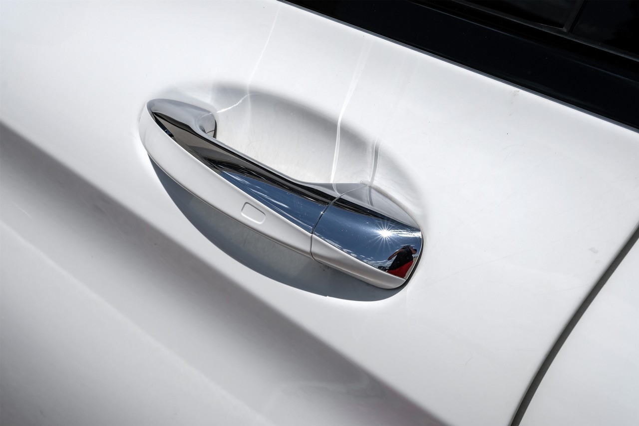 Mercedes-Benz C-Class Vehicle Main Gallery Image 36