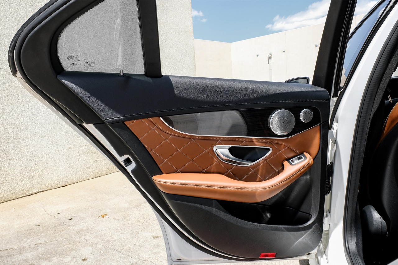 Mercedes-Benz C-Class Vehicle Main Gallery Image 41