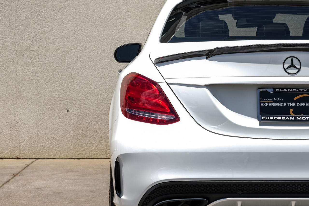 Mercedes-Benz C-Class Vehicle Main Gallery Image 44