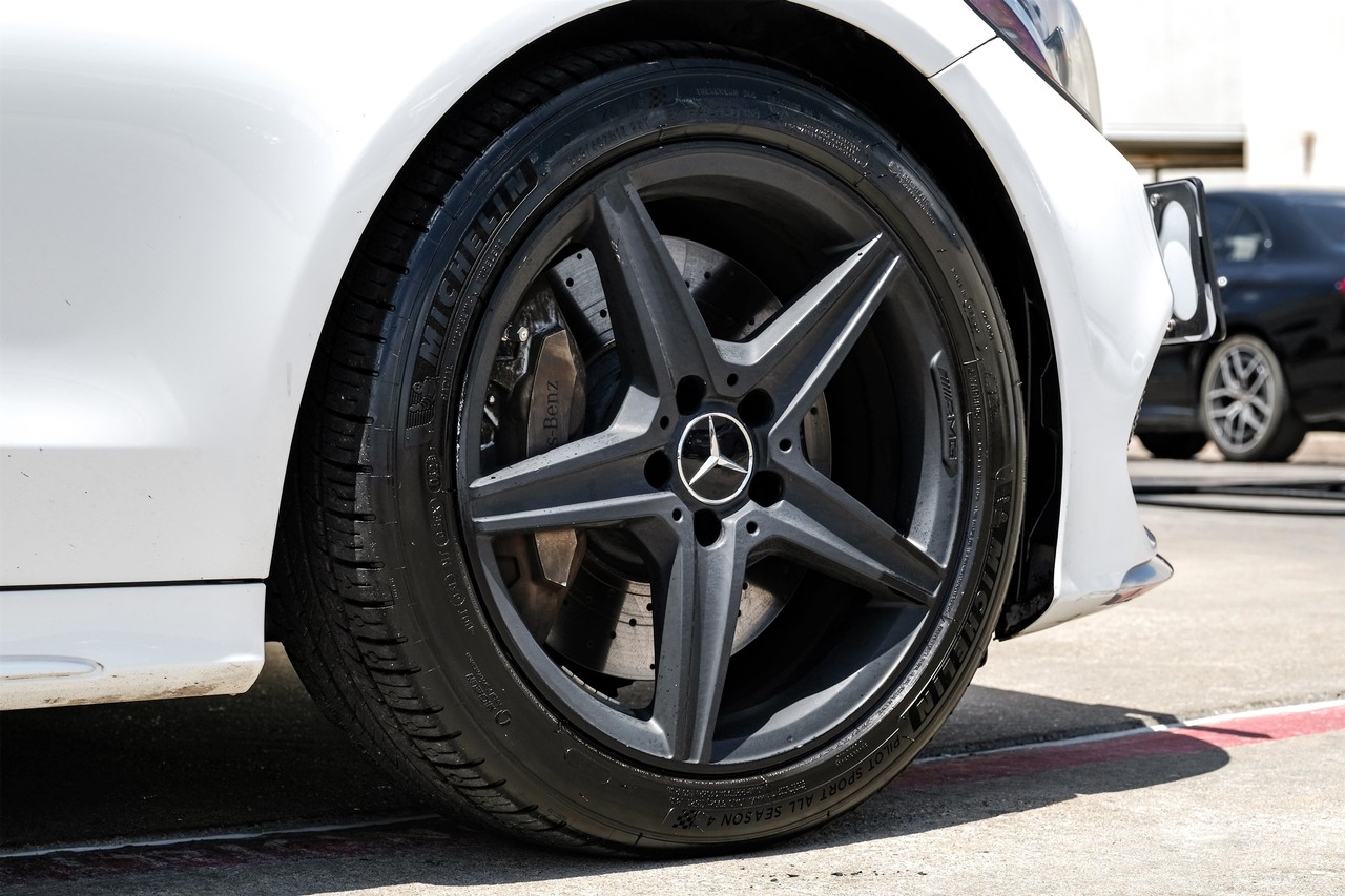 Mercedes-Benz C-Class Vehicle Main Gallery Image 48