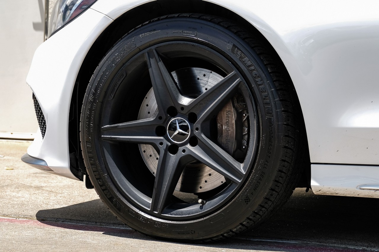 Mercedes-Benz C-Class Vehicle Main Gallery Image 49