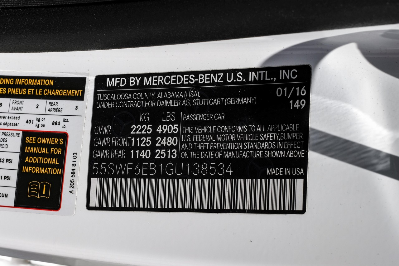 Mercedes-Benz C-Class Vehicle Main Gallery Image 52