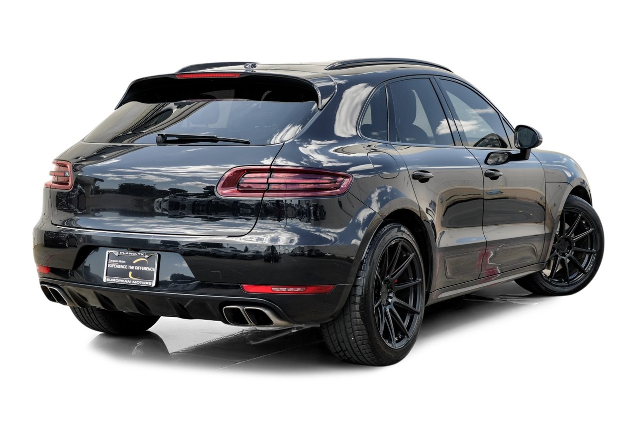 Porsche Macan Vehicle Main Gallery Image 09