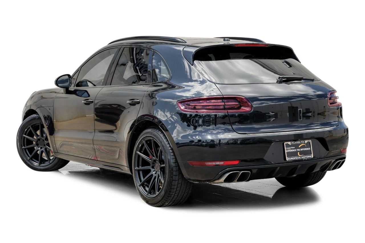 Porsche Macan Vehicle Main Gallery Image 11