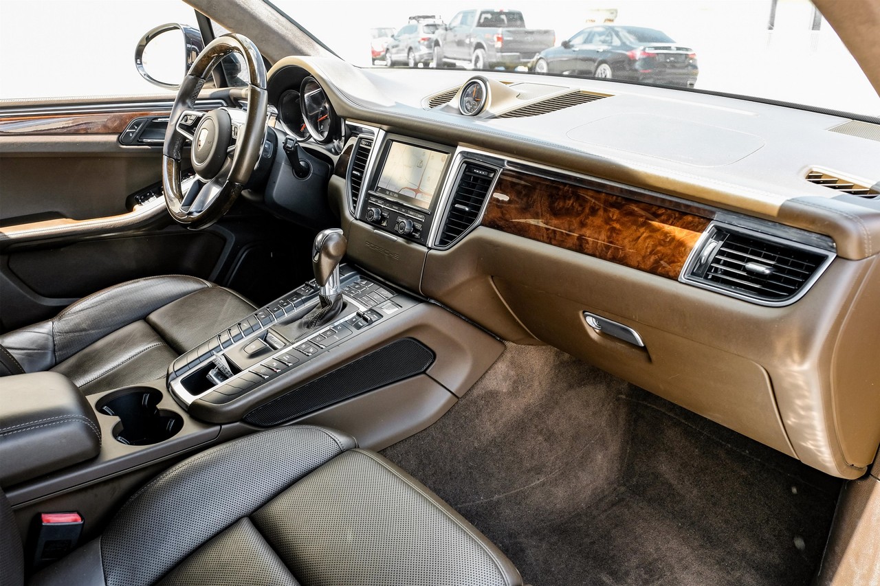 Porsche Macan Vehicle Main Gallery Image 13