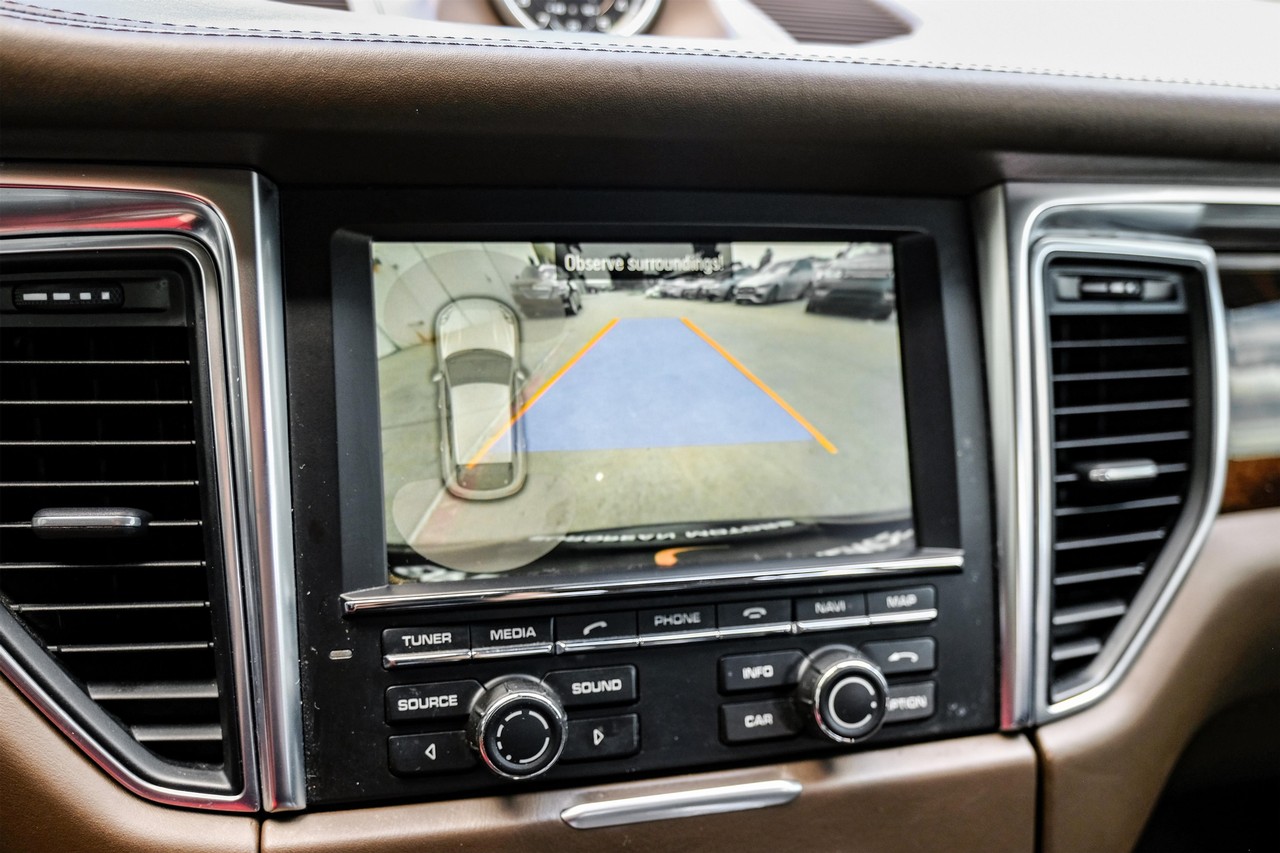 Porsche Macan Vehicle Main Gallery Image 23