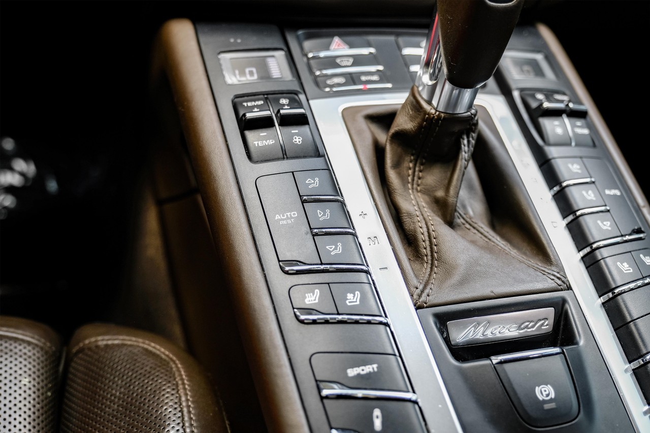 Porsche Macan Vehicle Main Gallery Image 26