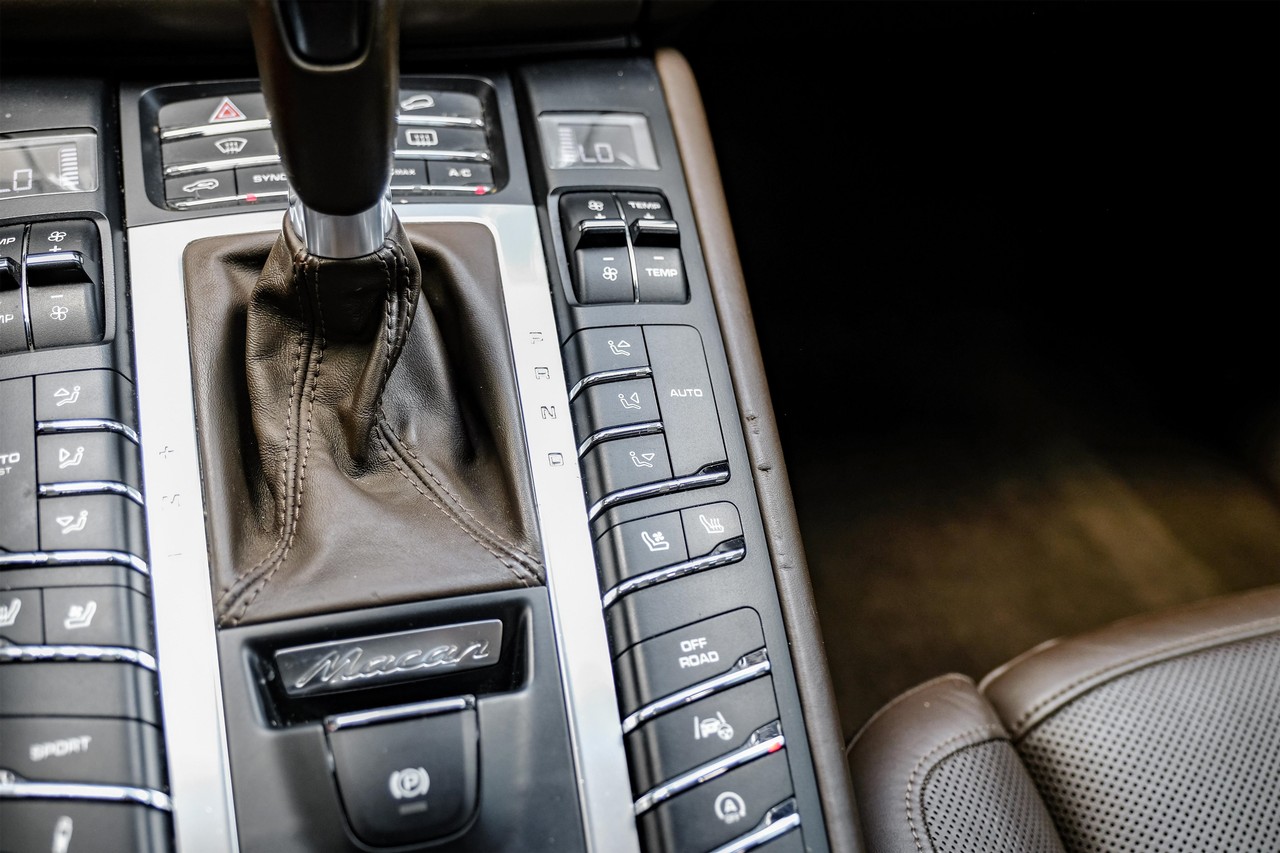 Porsche Macan Vehicle Main Gallery Image 27