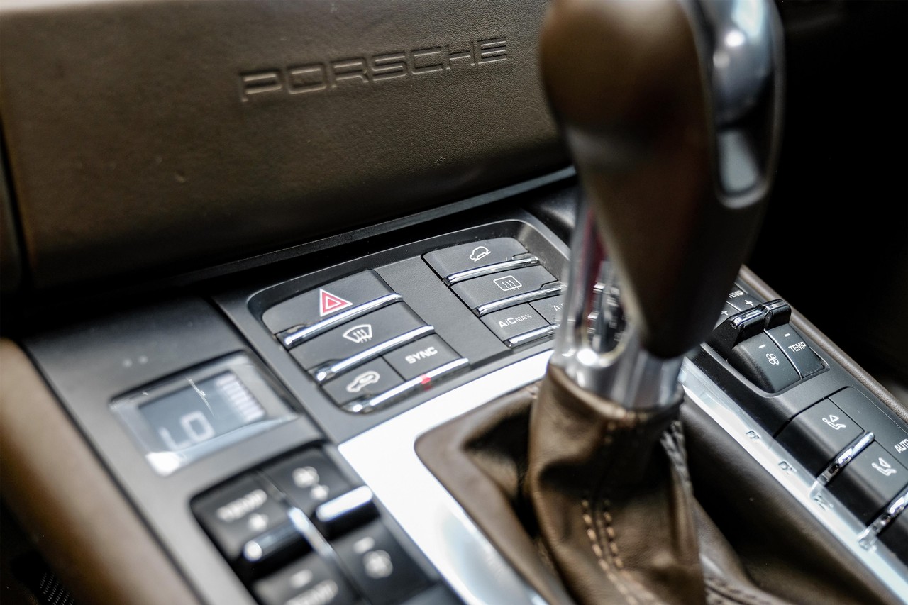 Porsche Macan Vehicle Main Gallery Image 28