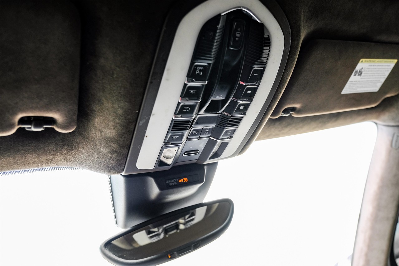 Porsche Macan Vehicle Main Gallery Image 29
