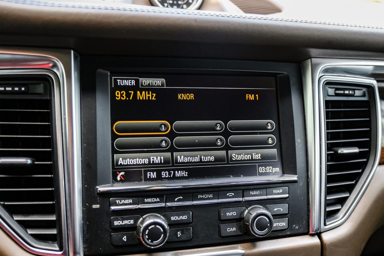 Porsche Macan Vehicle Main Gallery Image 31