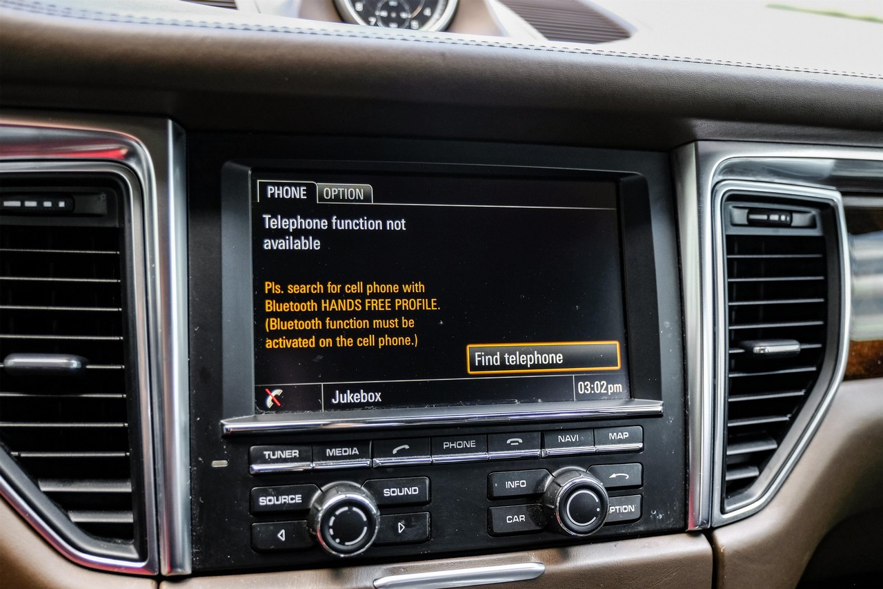 Porsche Macan Vehicle Main Gallery Image 33