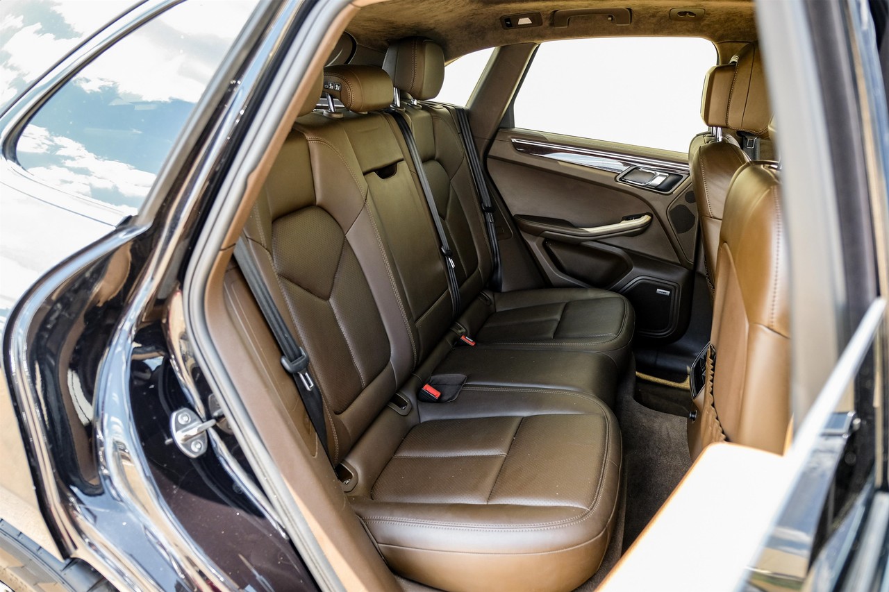 Porsche Macan Vehicle Main Gallery Image 36