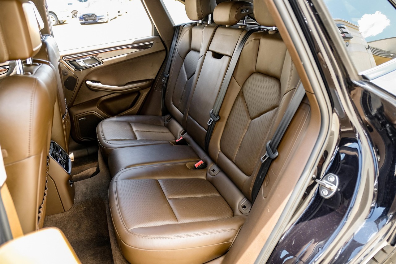 Porsche Macan Vehicle Main Gallery Image 38