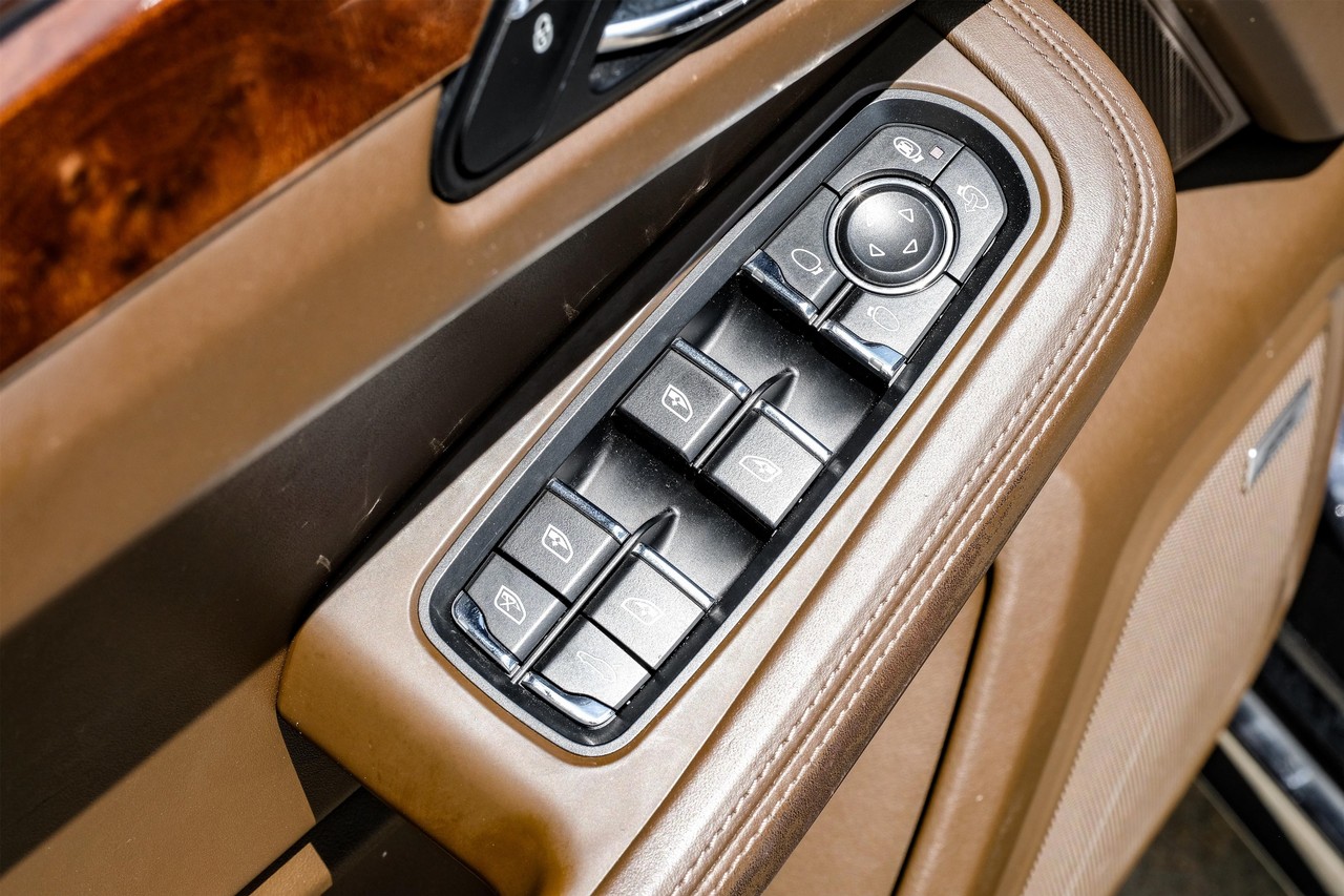 Porsche Macan Vehicle Main Gallery Image 42