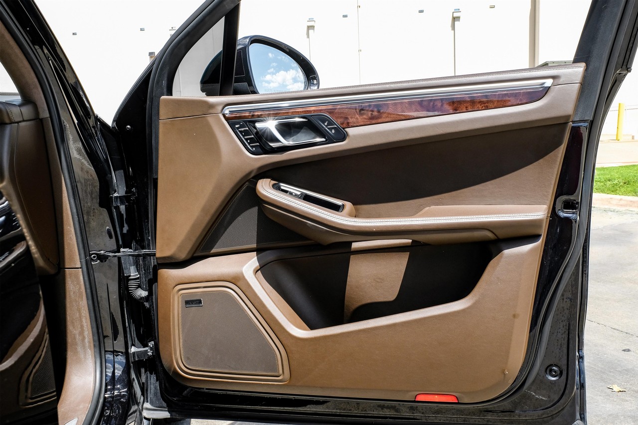 Porsche Macan Vehicle Main Gallery Image 43