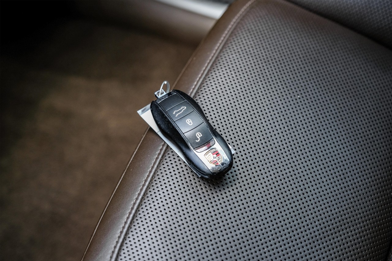 Porsche Macan Vehicle Main Gallery Image 52