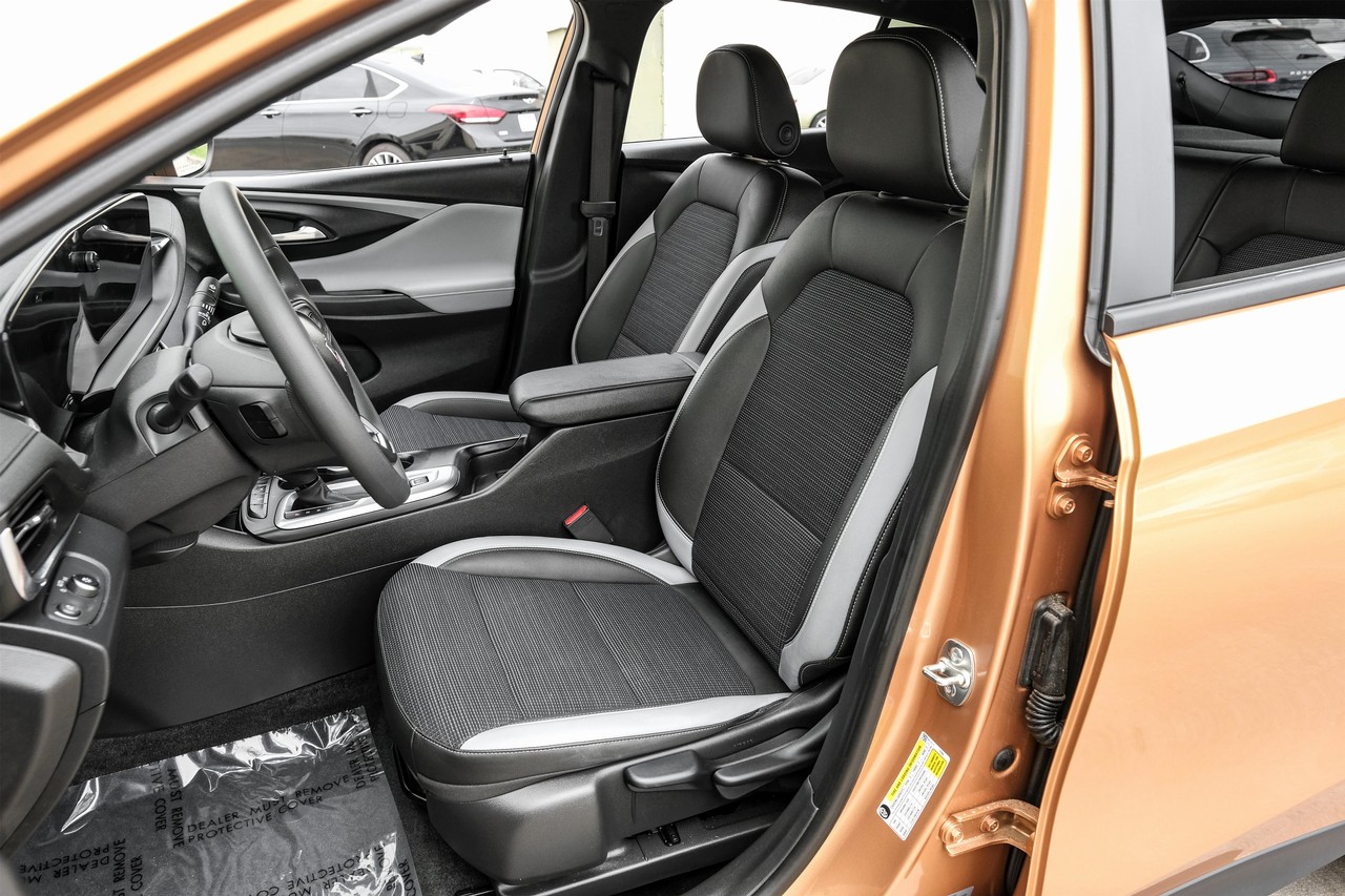 Buick Envista Vehicle Main Gallery Image 04
