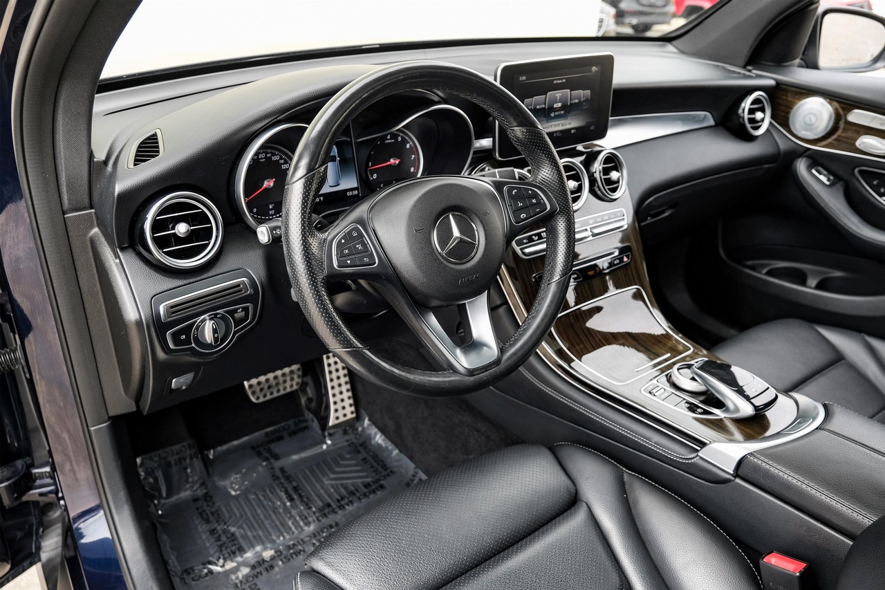 Mercedes-Benz GLC Vehicle Main Gallery Image 03