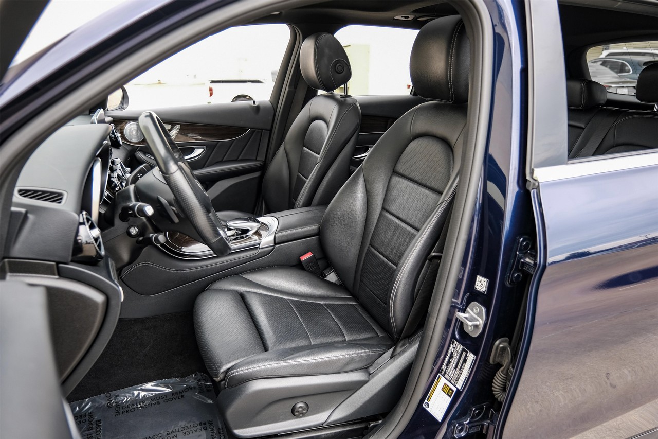 Mercedes-Benz GLC Vehicle Main Gallery Image 04