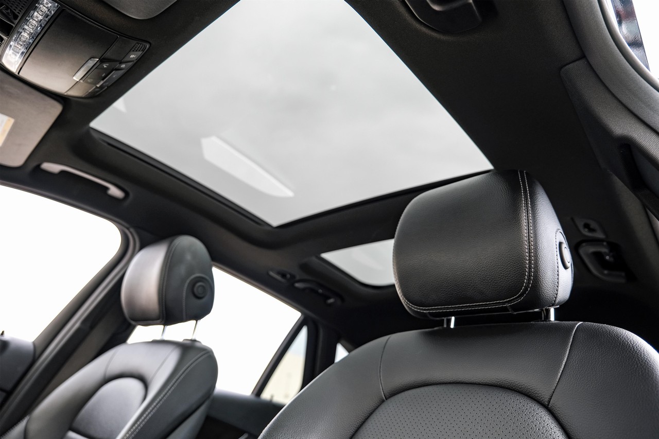 Mercedes-Benz GLC Vehicle Main Gallery Image 05
