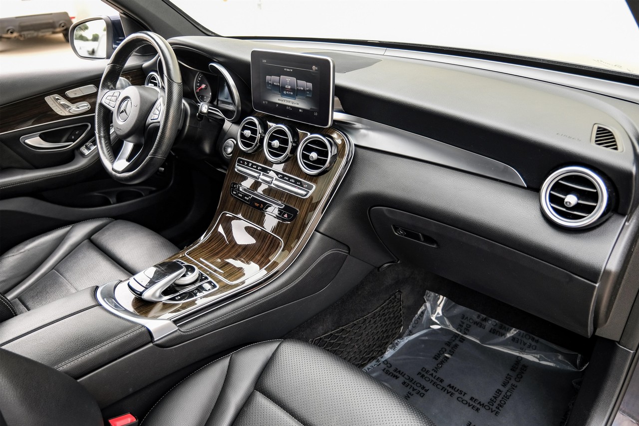 Mercedes-Benz GLC Vehicle Main Gallery Image 13