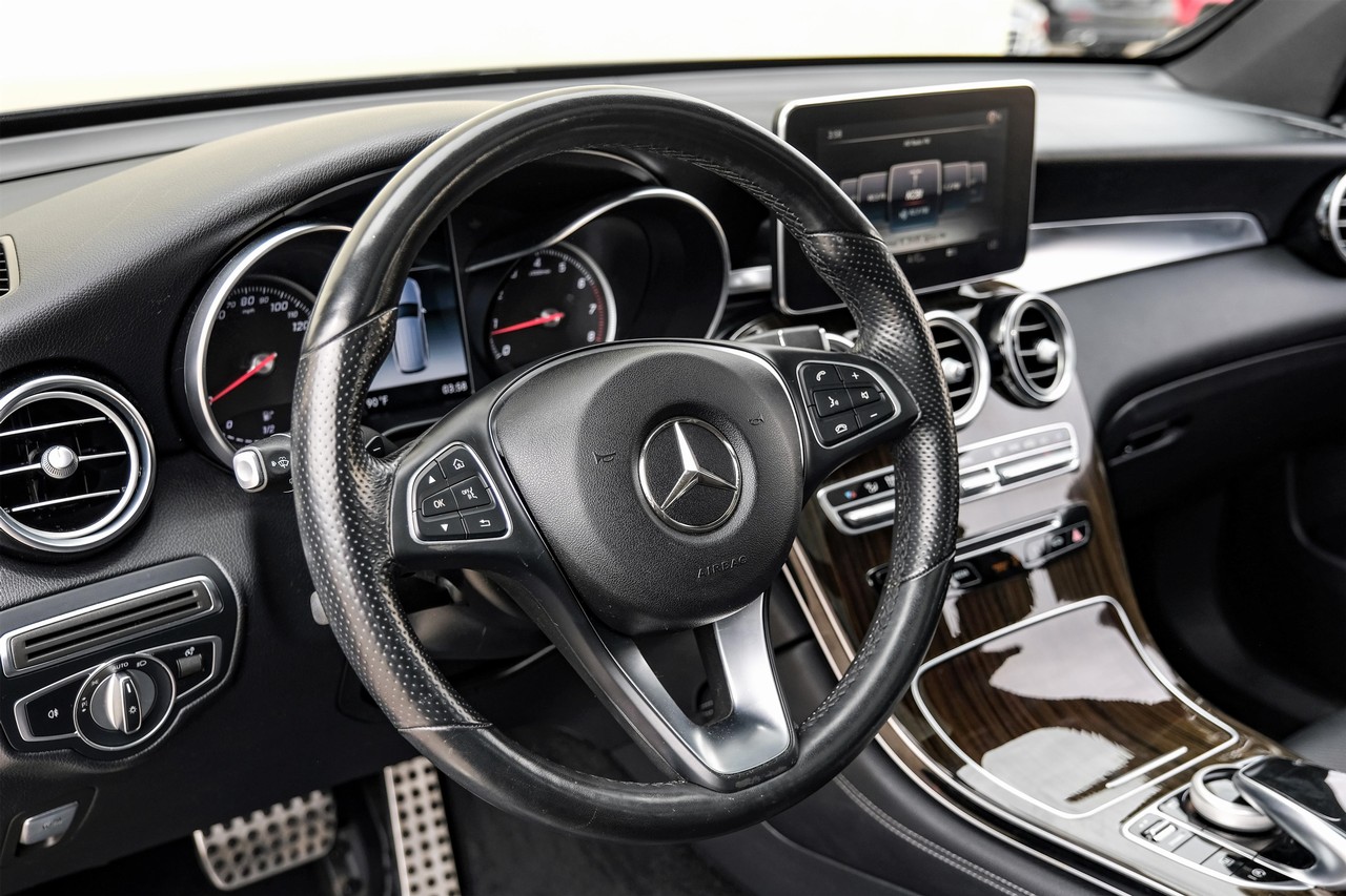 Mercedes-Benz GLC Vehicle Main Gallery Image 16