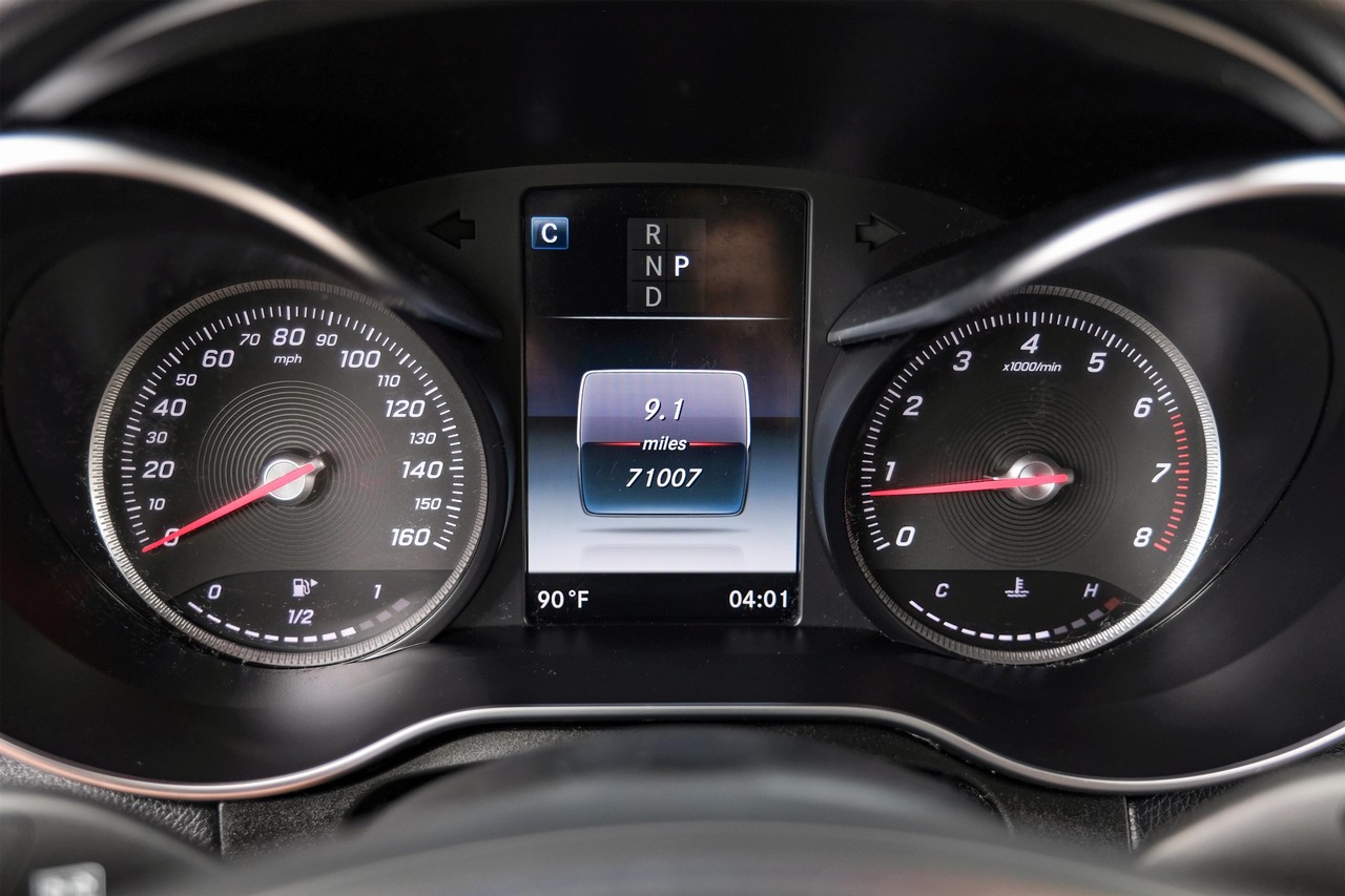 Mercedes-Benz GLC Vehicle Main Gallery Image 20