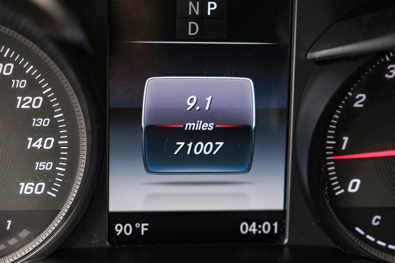 Mercedes-Benz GLC Vehicle Main Gallery Image 21