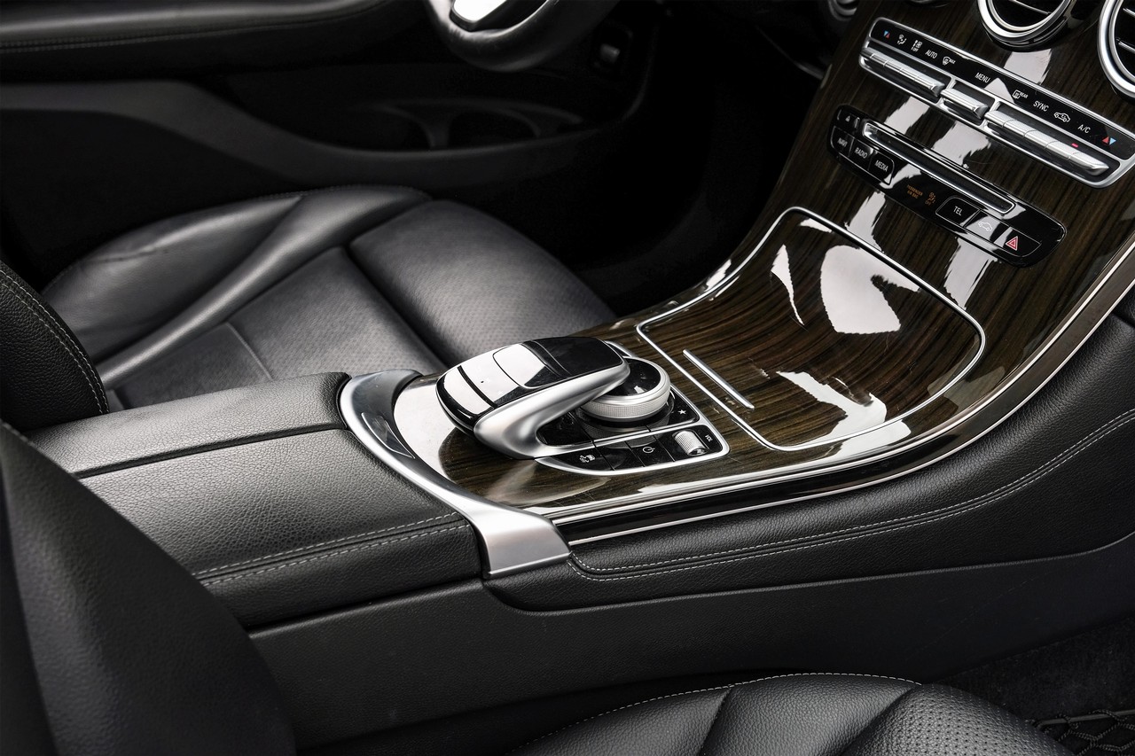Mercedes-Benz GLC Vehicle Main Gallery Image 24