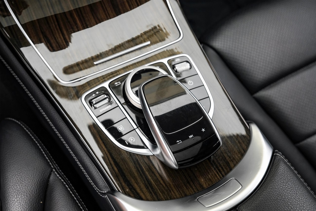 Mercedes-Benz GLC Vehicle Main Gallery Image 26