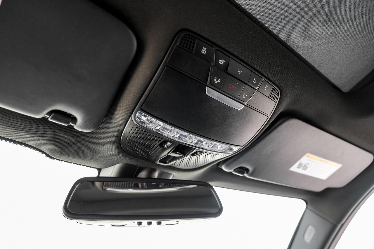 Mercedes-Benz GLC Vehicle Main Gallery Image 30