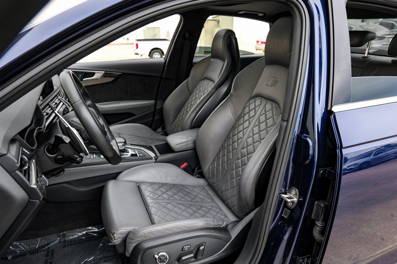 Audi S4 Vehicle Main Gallery Image 04