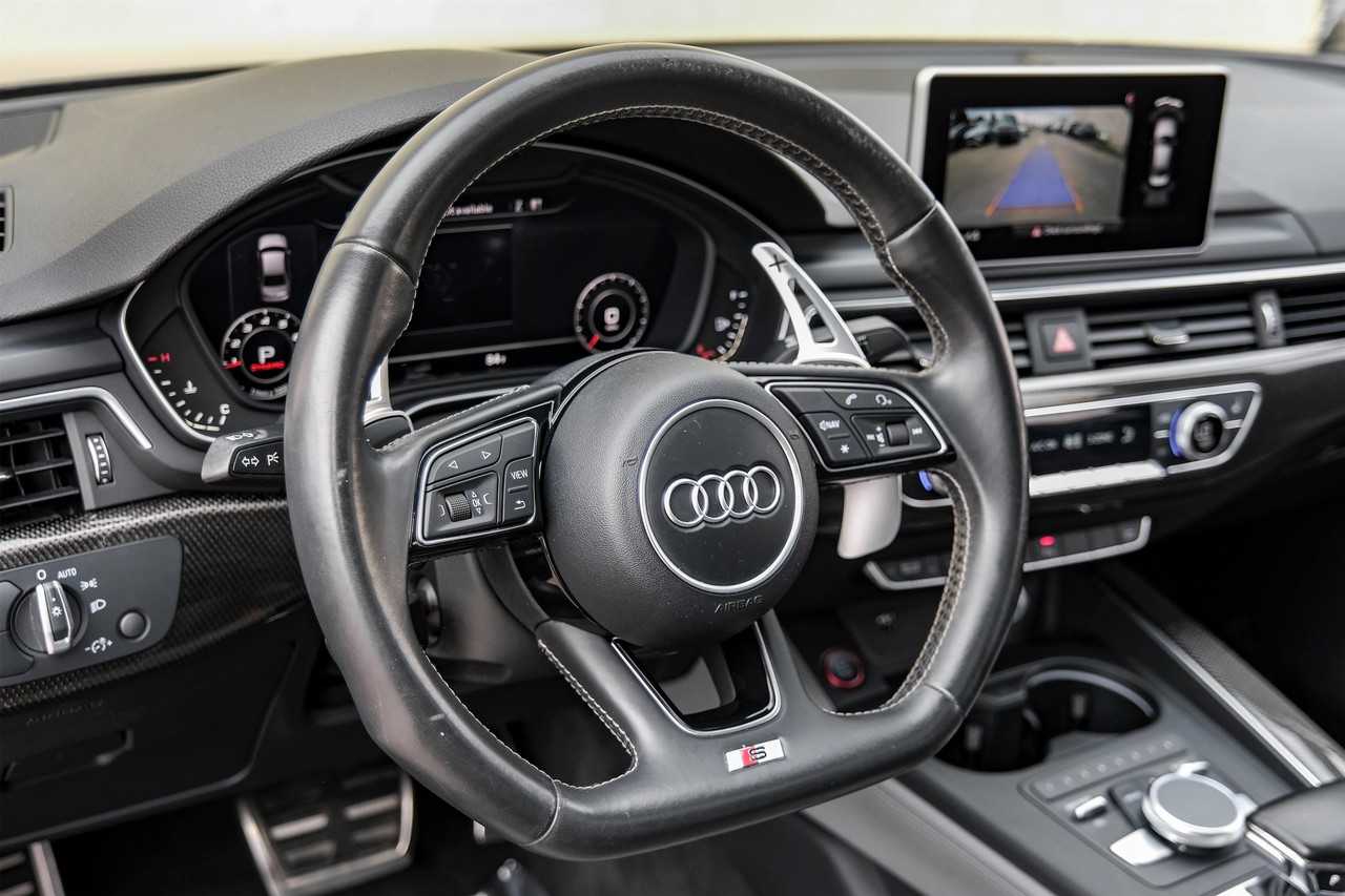 Audi S4 Vehicle Main Gallery Image 16