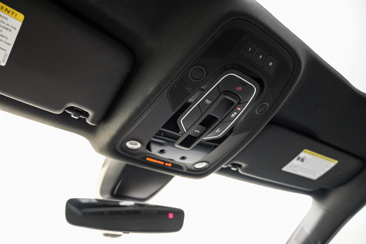 Audi S4 Vehicle Main Gallery Image 30