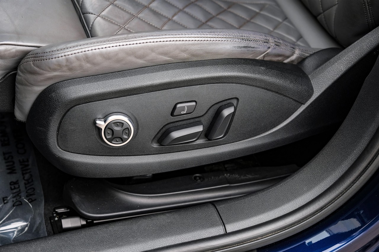 Audi S4 Vehicle Main Gallery Image 35