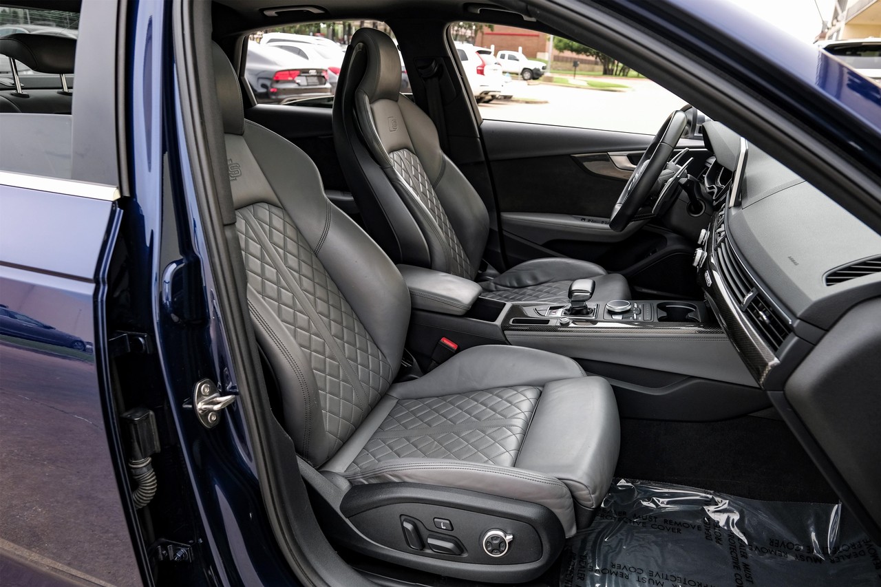 Audi S4 Vehicle Main Gallery Image 36