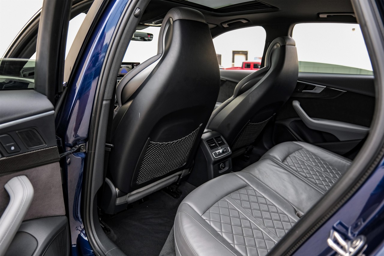 Audi S4 Vehicle Main Gallery Image 40
